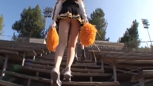 Young cheerleader Ashlyn Rae pussy eating