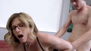 Stepmom finds irresistible sex scene HD