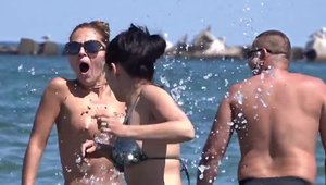 Erotic amateur voyeur at the beach HD